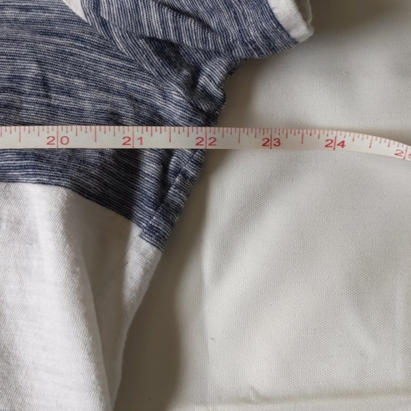 Gap V-neck - Picture 3 of 4